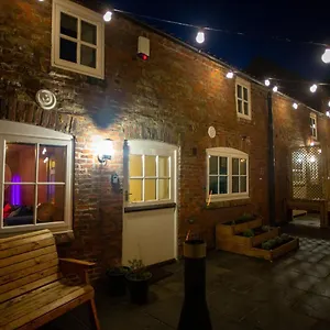 Apartment The Stables - Quirky One Bed With Wood Fired Hot Tub