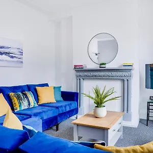  Apartment Spacious 4 Bedroom House Near Leeds Cc
